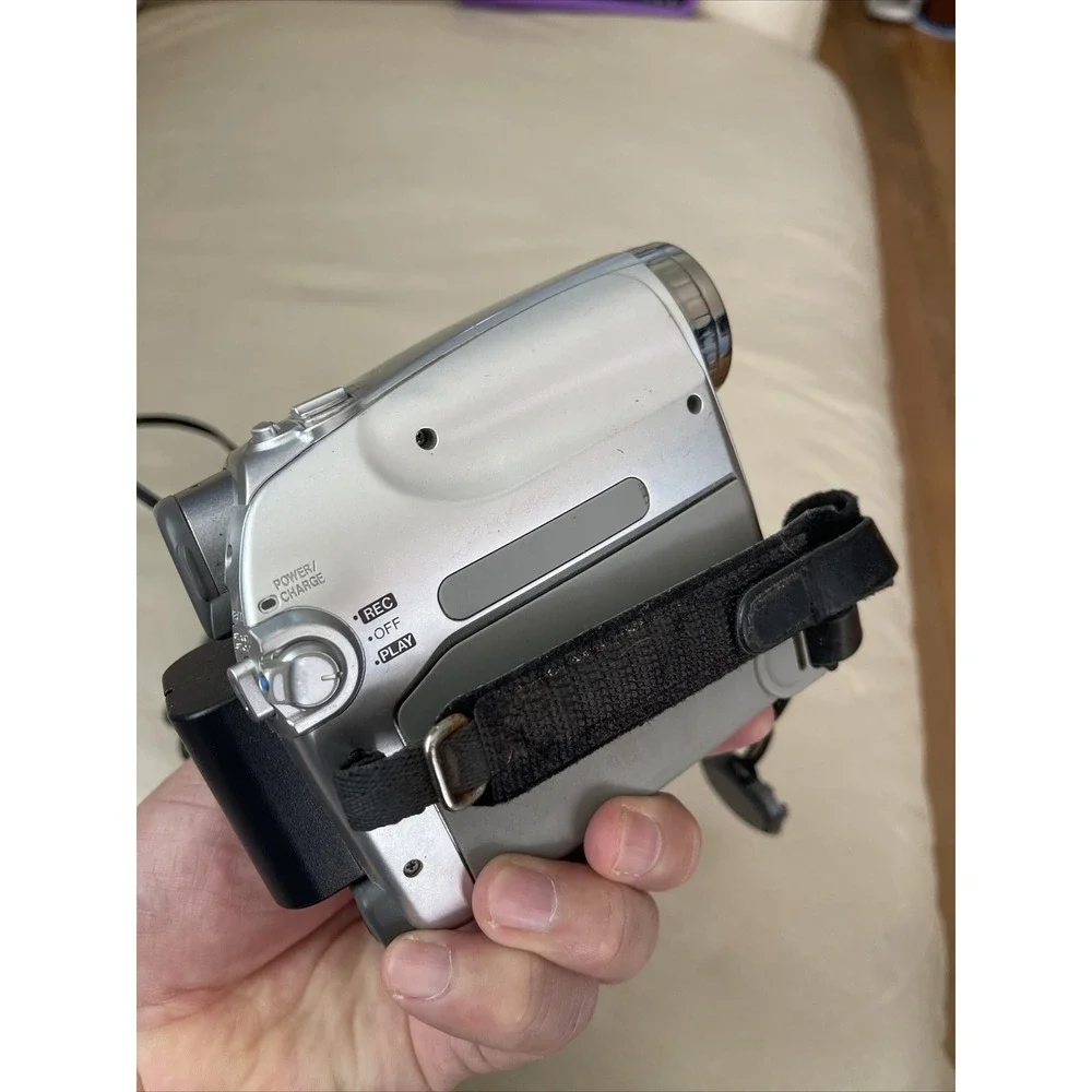 JVC GR-D250U Mini DV Camcorder WITH CHARGER ,c1 , (not Working) Code 6